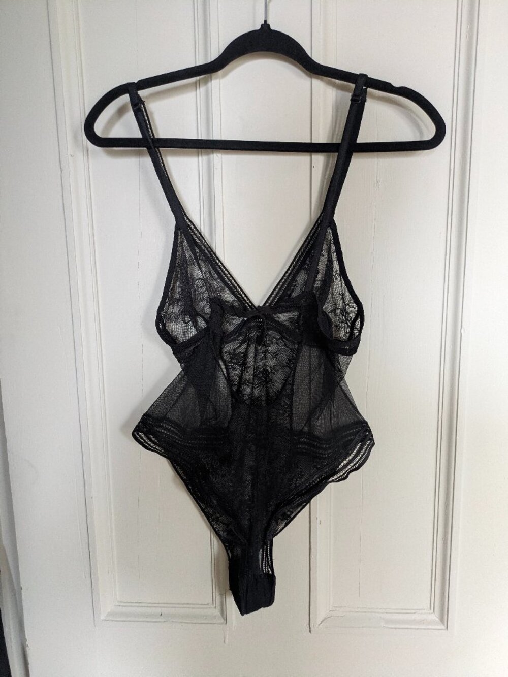 Sleek Black Lace Bodysuit L